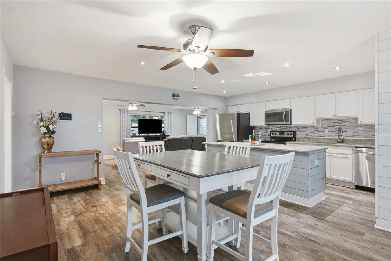 Welcome to 1144 Woodbrook Drive, a beautifully renovated 3-bedroom, 2- – image 6