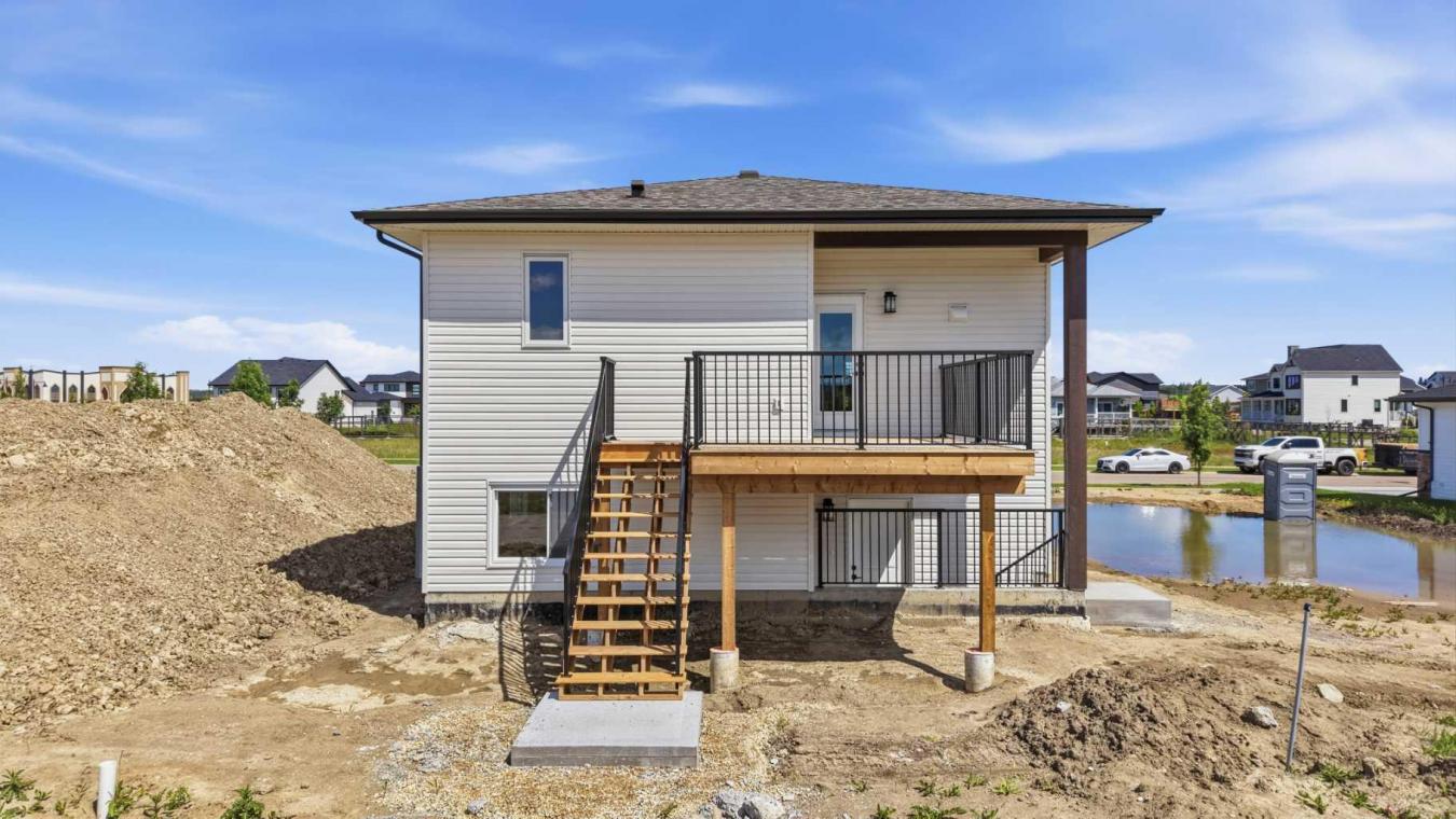 Start fresh in a brand new home by Ross Contracting, where quality cra – image 4