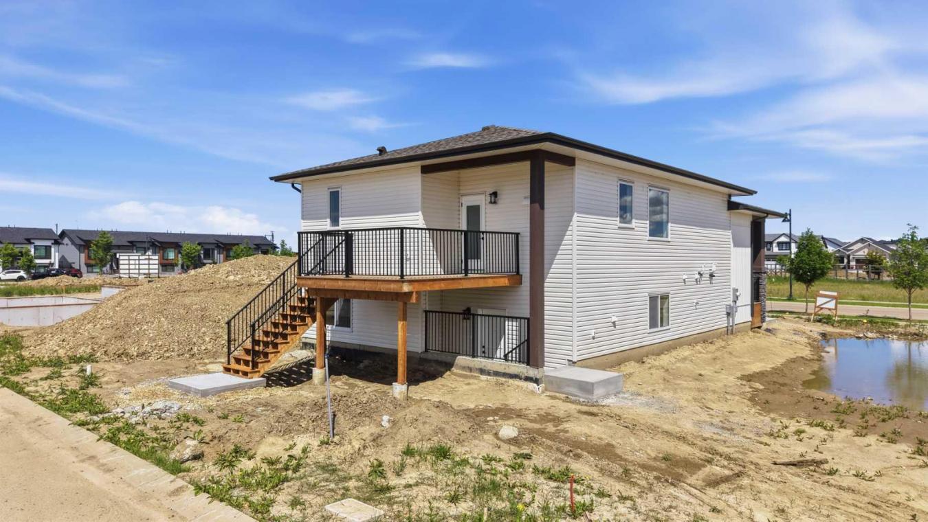 Start fresh in a brand new home by Ross Contracting, where quality cra – image 6