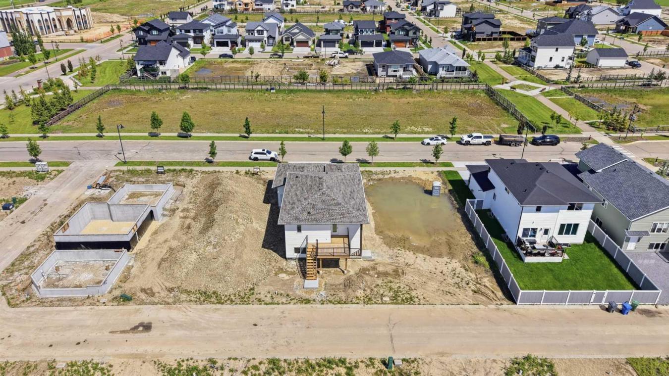 Start fresh in a brand new home by Ross Contracting, where quality cra – image 7