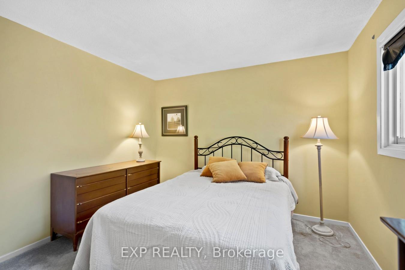 97 Mercer Crescent. A solid 1,042 square foot link detached bungalow o – image 10