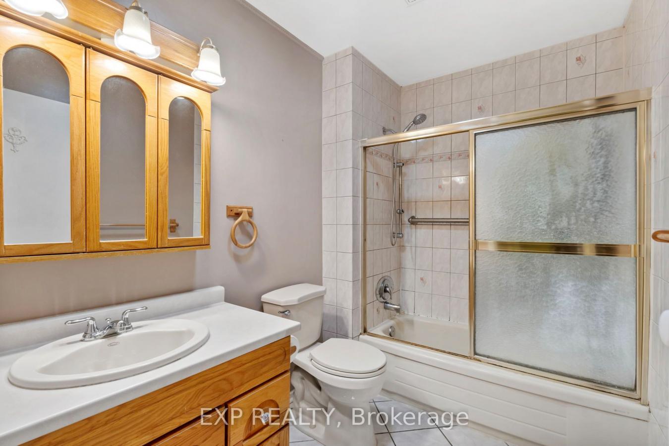 97 Mercer Crescent. A solid 1,042 square foot link detached bungalow o – image 12