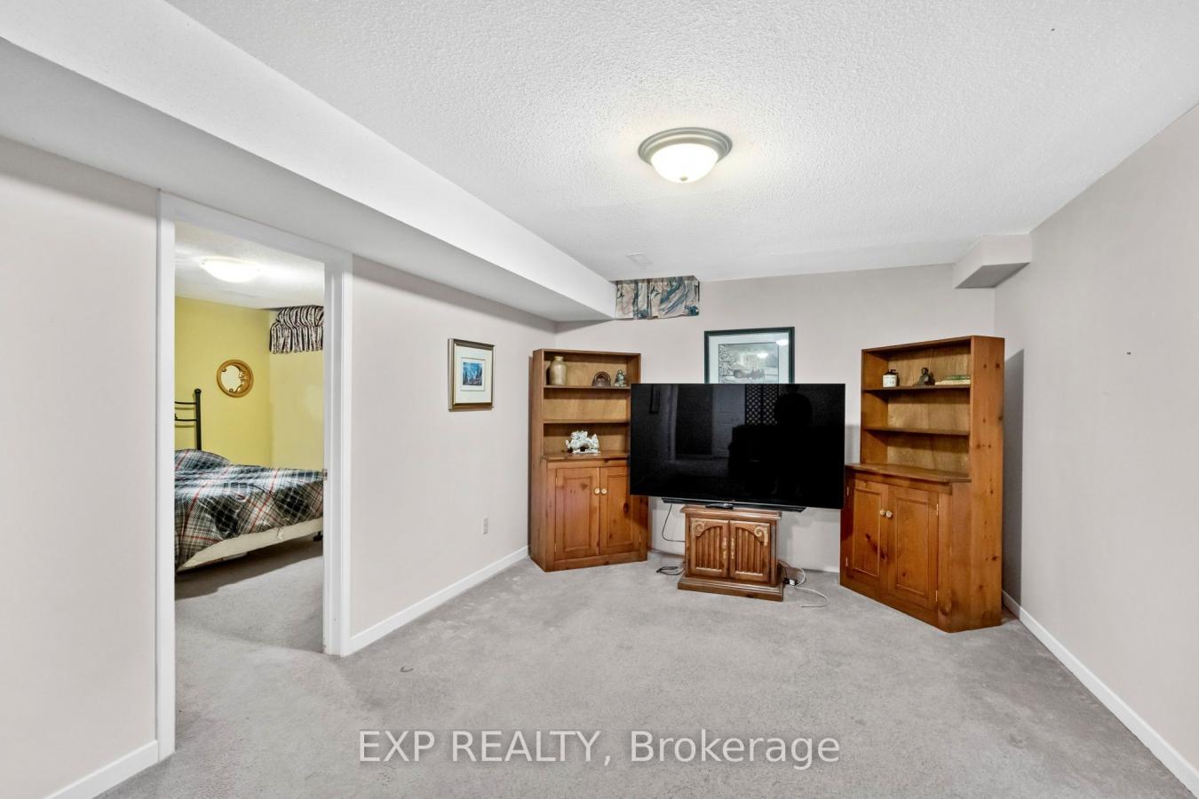 97 Mercer Crescent. A solid 1,042 square foot link detached bungalow o – image 18