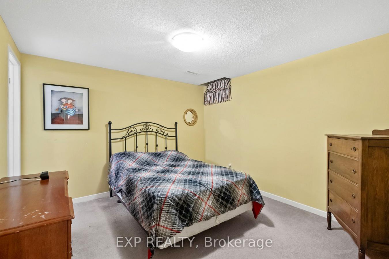 97 Mercer Crescent. A solid 1,042 square foot link detached bungalow o – image 20