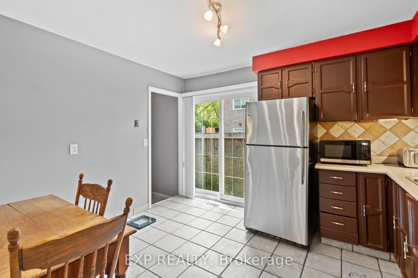 97 Mercer Crescent. A solid 1,042 square foot link detached bungalow o – image 5