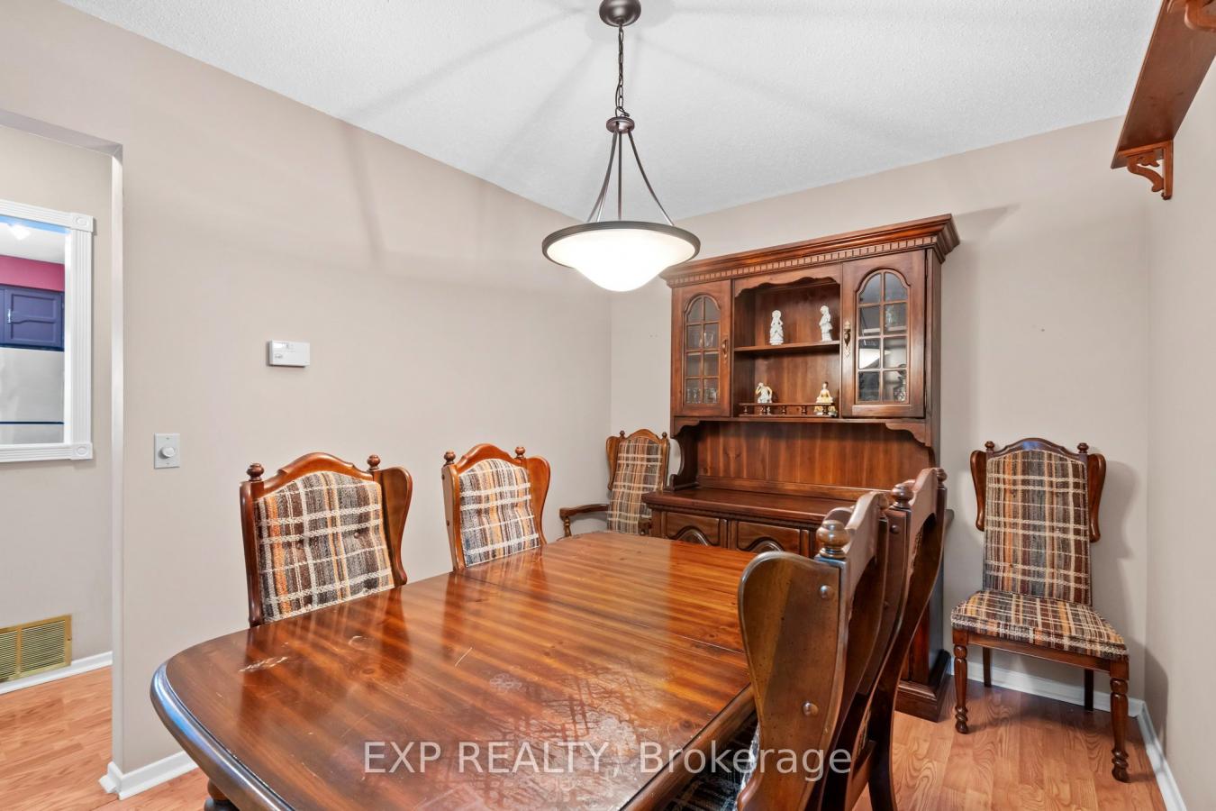 97 Mercer Crescent. A solid 1,042 square foot link detached bungalow o – image 8