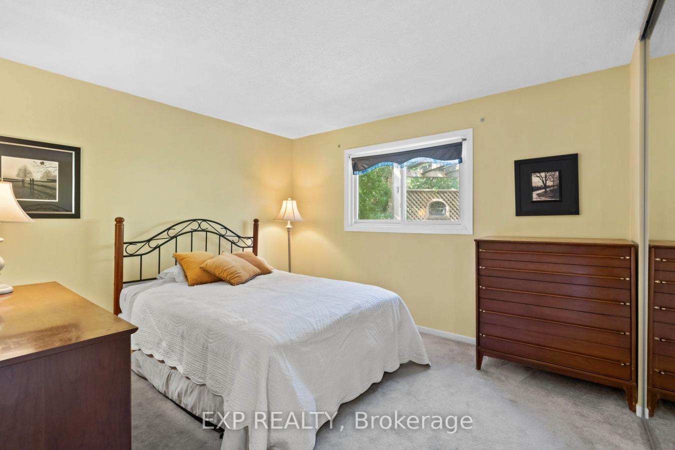 97 Mercer Crescent. A solid 1,042 square foot link detached bungalow o – image 9