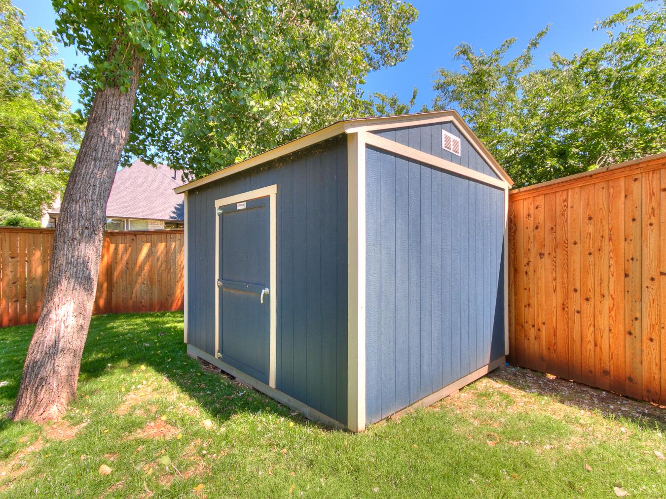 Nestled in the sought-after Blue Stem Lake Addition, this stunning cus – image 9