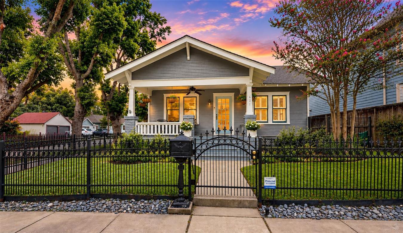 Timeless 1920s Charm in this Beautifully Updated Bungalow on a Fully F – image 1