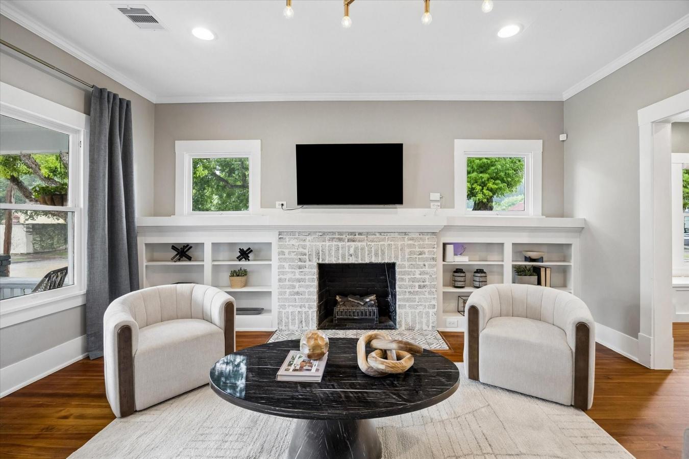 Timeless 1920s Charm in this Beautifully Updated Bungalow on a Fully F – image 11