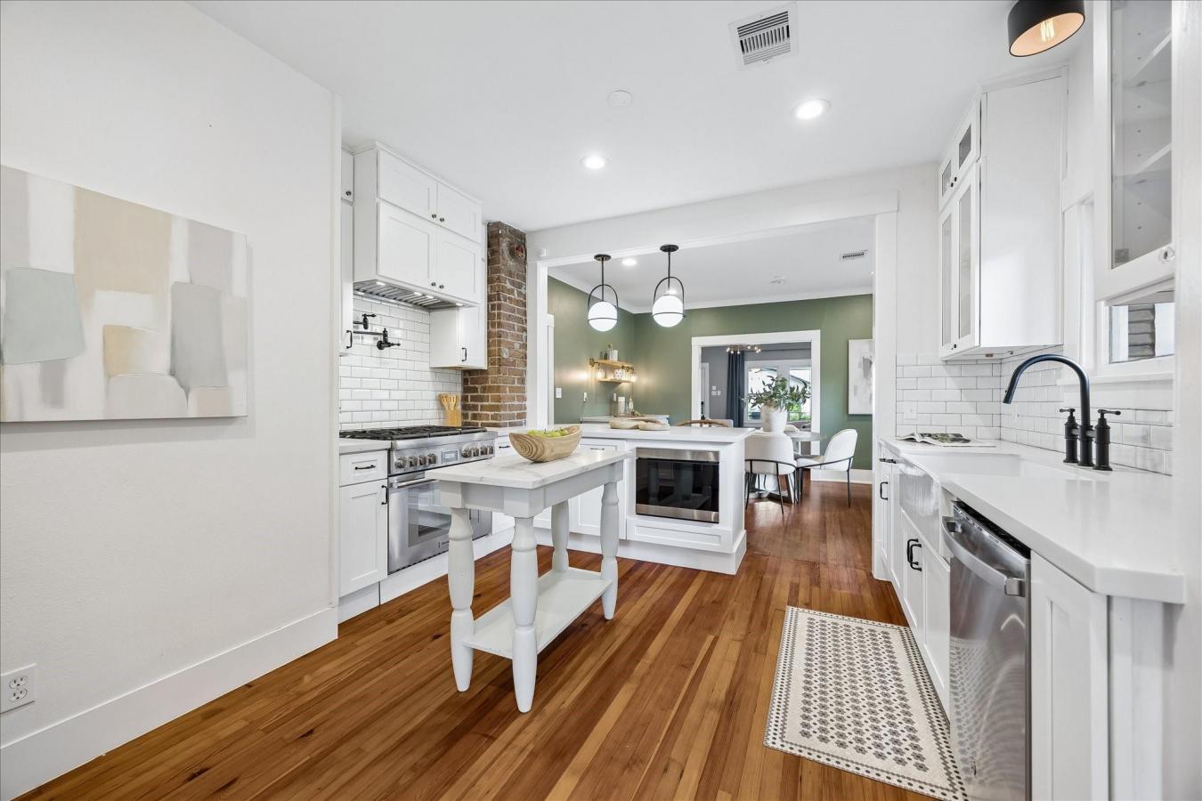 Timeless 1920s Charm in this Beautifully Updated Bungalow on a Fully F – image 18