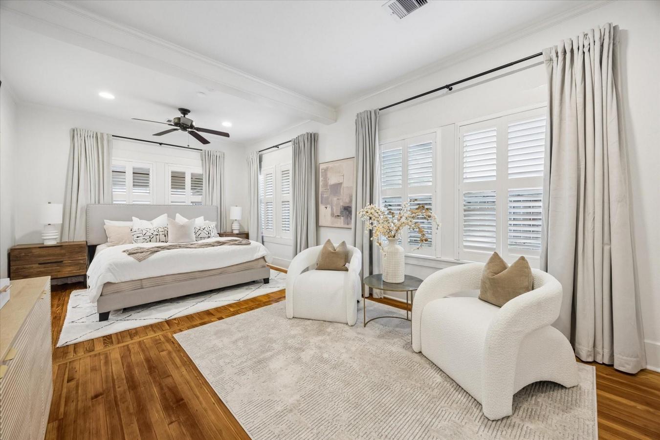 Timeless 1920s Charm in this Beautifully Updated Bungalow on a Fully F – image 19
