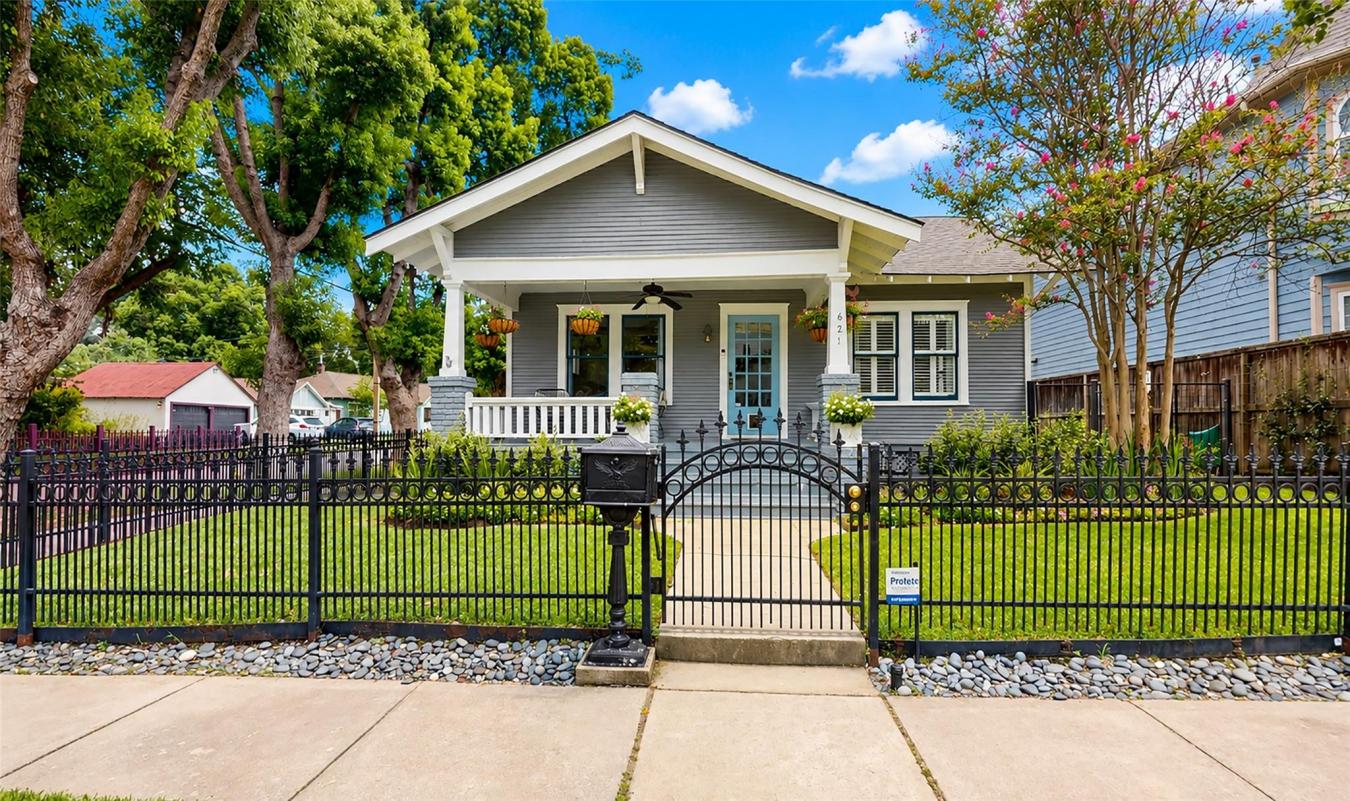 Timeless 1920s Charm in this Beautifully Updated Bungalow on a Fully F – image 2
