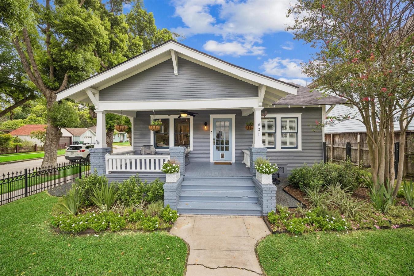 Timeless 1920s Charm in this Beautifully Updated Bungalow on a Fully F – image 3