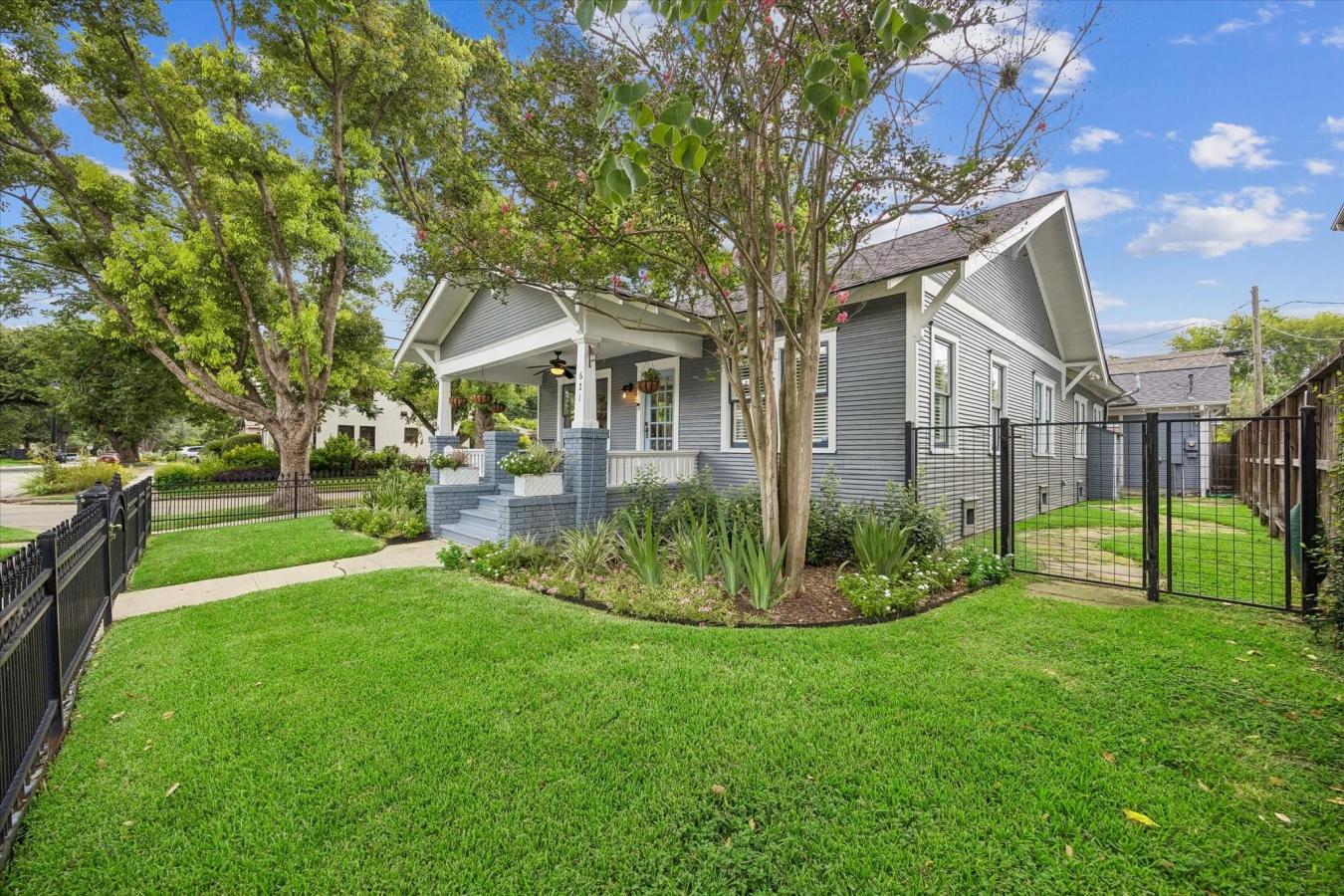 Timeless 1920s Charm in this Beautifully Updated Bungalow on a Fully F – image 4