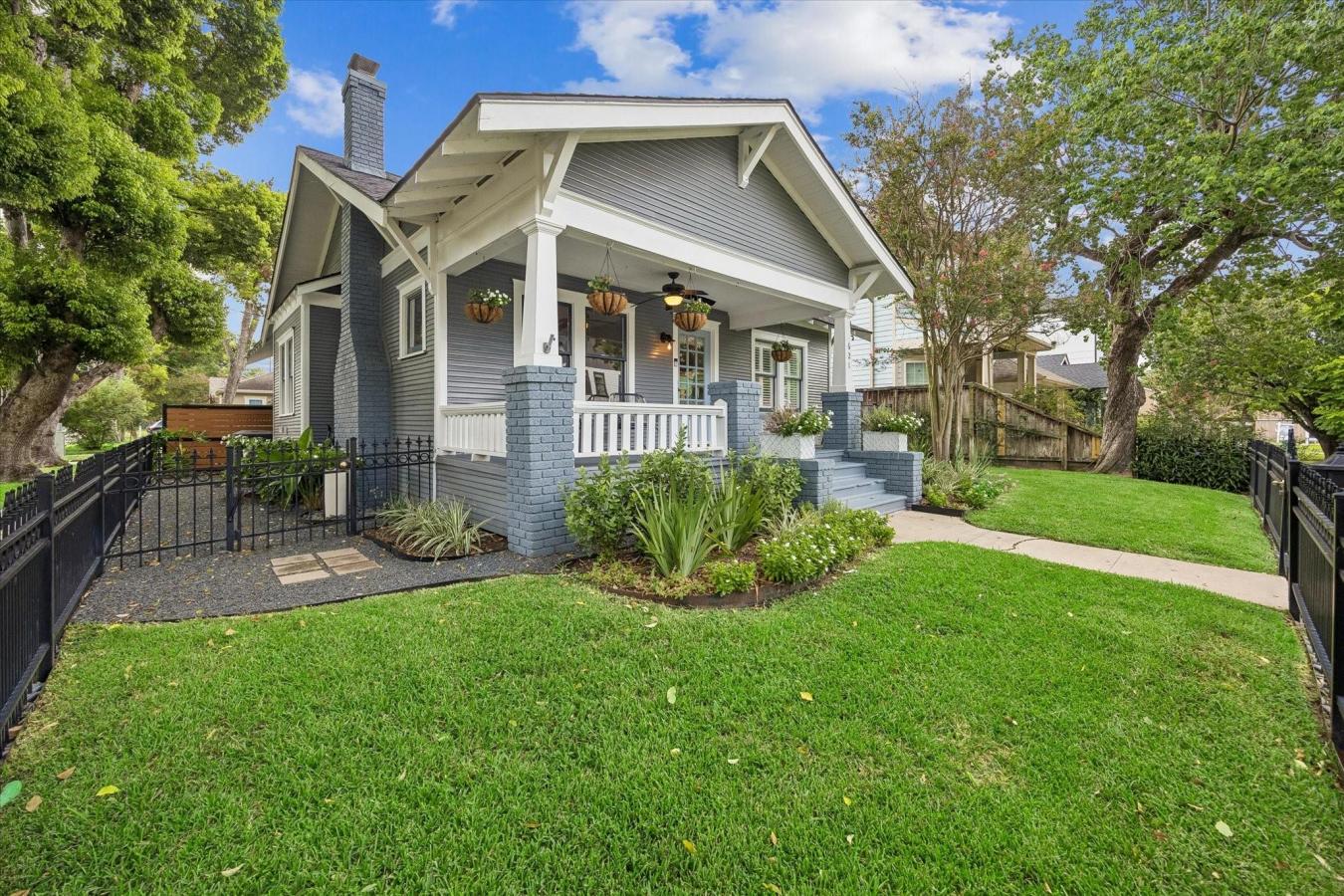Timeless 1920s Charm in this Beautifully Updated Bungalow on a Fully F – image 5