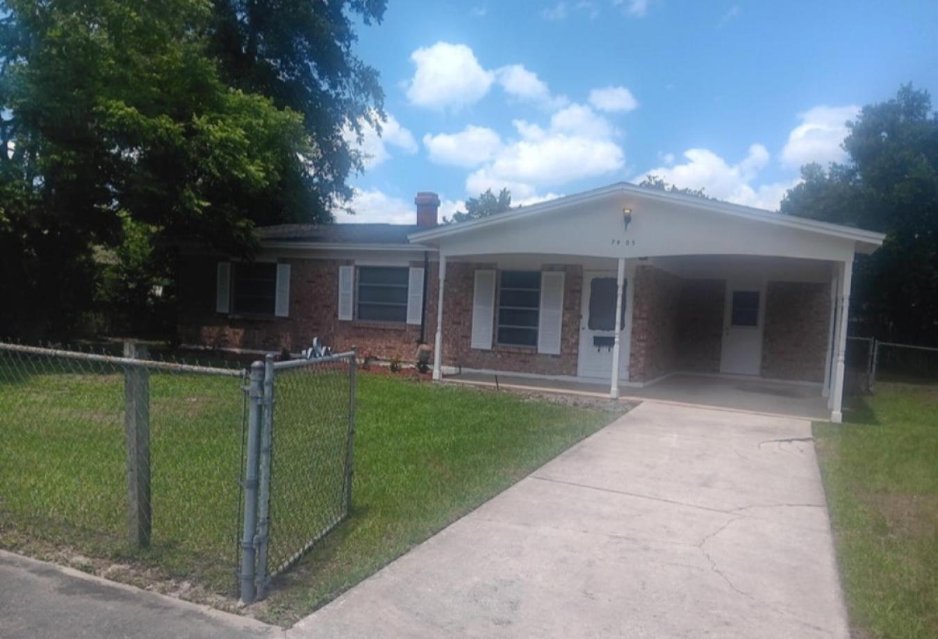 This 3 bedroom, 2 bath all brick home conveniently located close to 29 – image 1