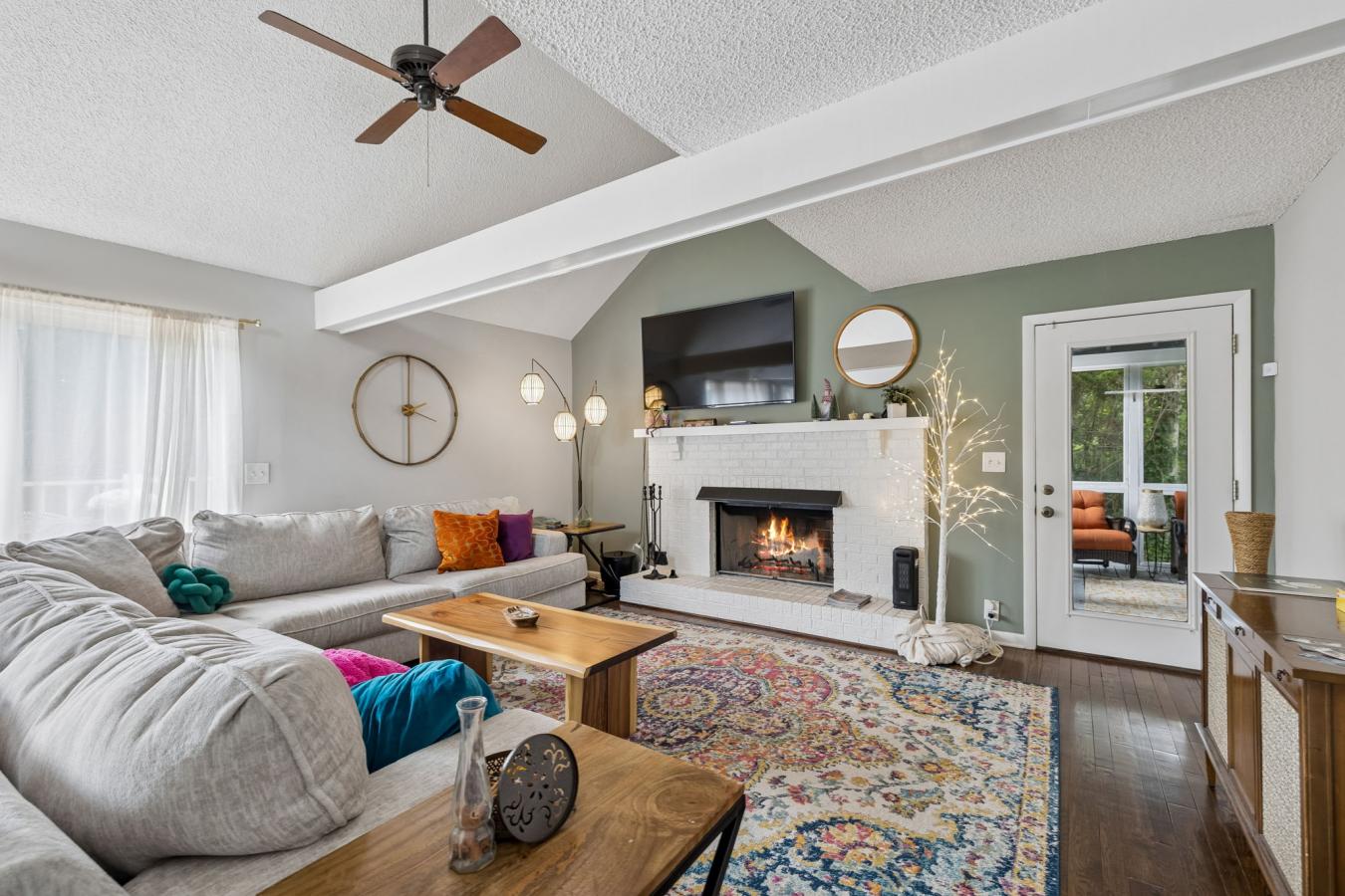Private. Creative. Convenient. Bordering MTSU on a serene 0.68-acre lo – image 7