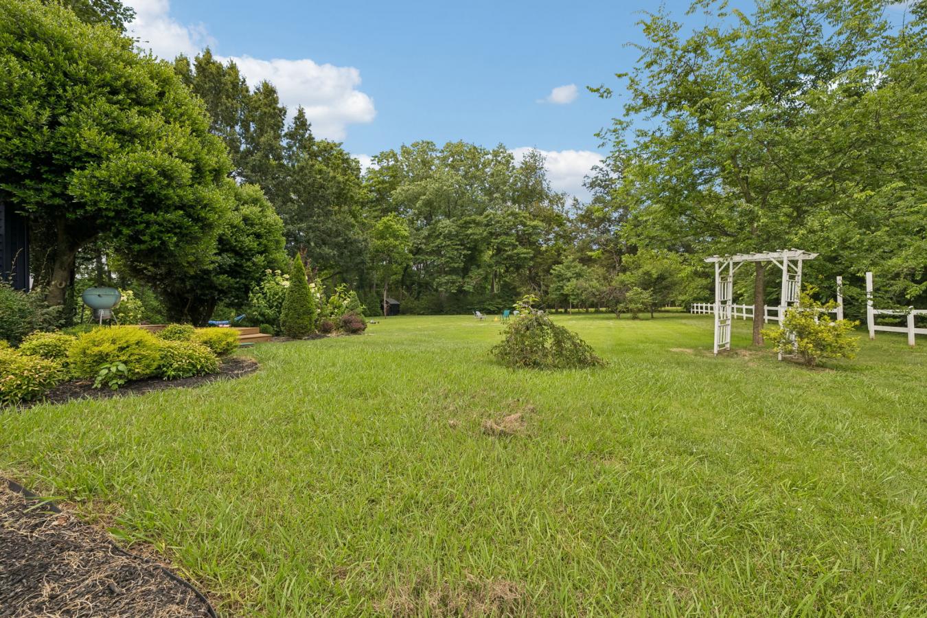 Private. Creative. Convenient. Bordering MTSU on a serene 0.68-acre lo – image 5