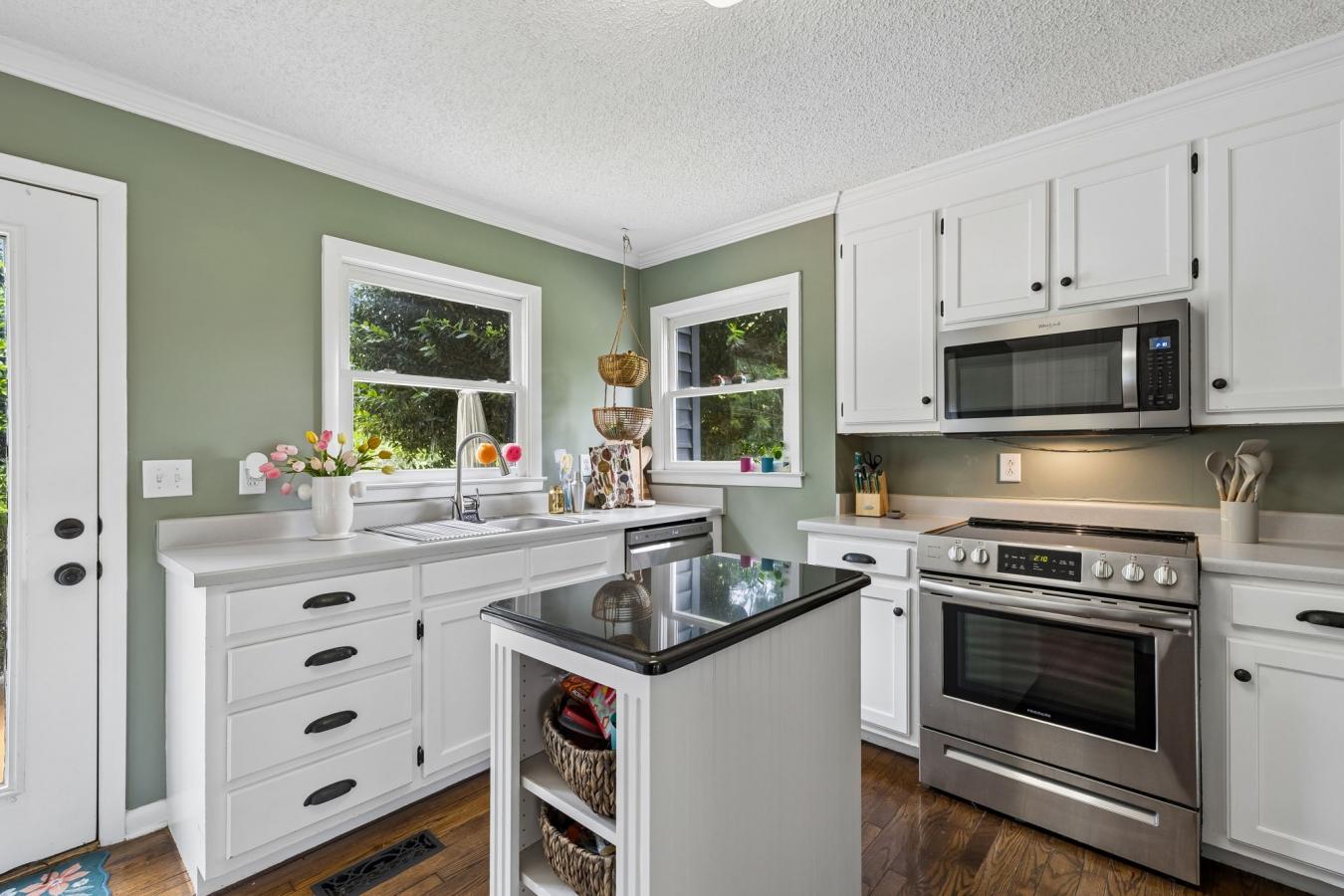 Private. Creative. Convenient. Bordering MTSU on a serene 0.68-acre lo – image 9
