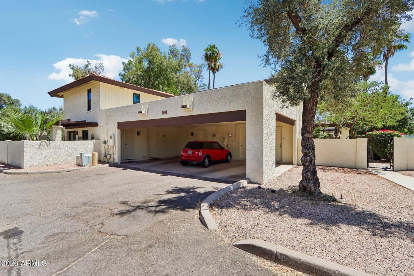 Tucked into the heart of the Ahwatukee Foothills, this charming end-un – image 3
