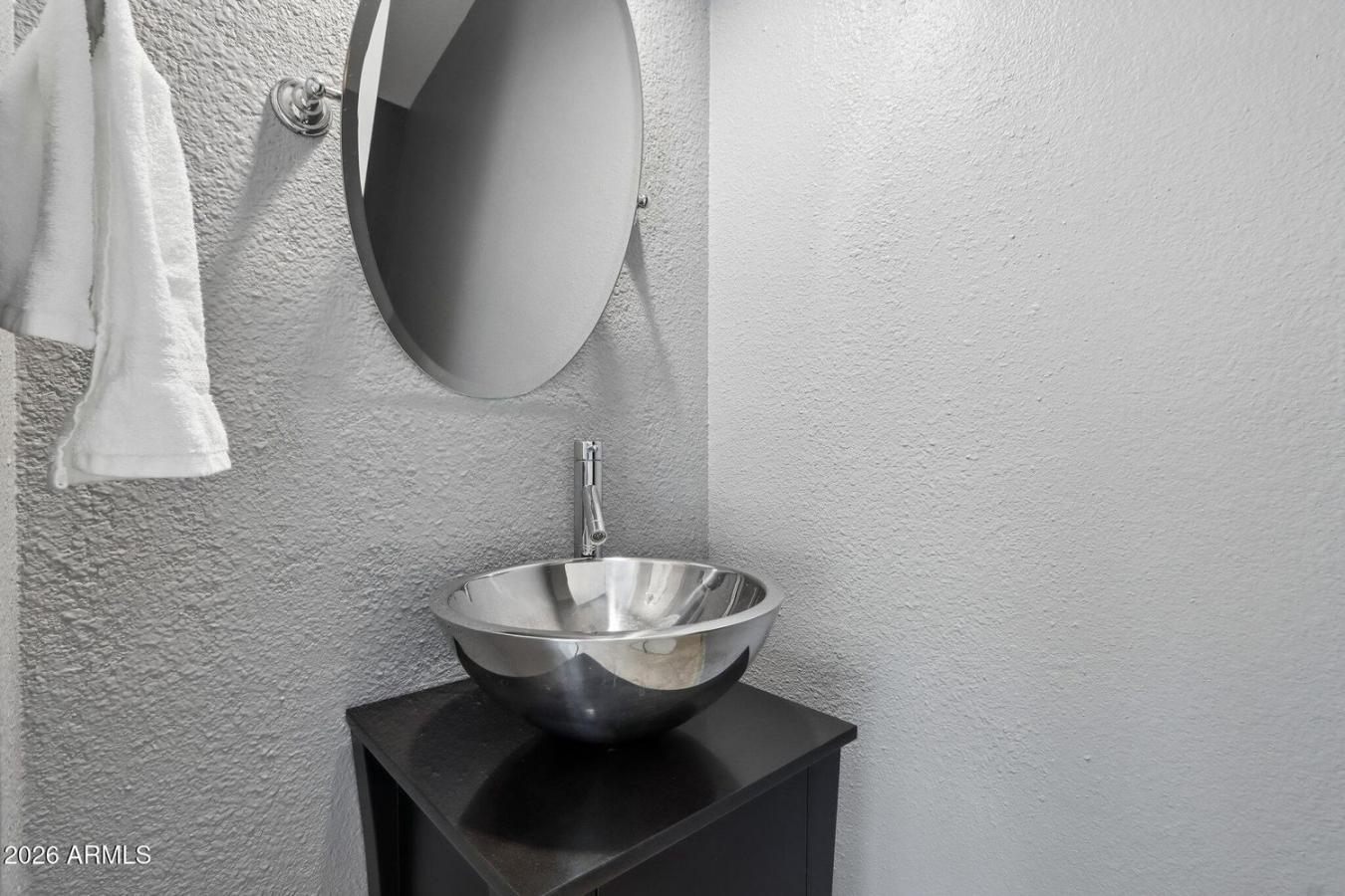 Tucked into the heart of the Ahwatukee Foothills, this charming end-un – image 14
