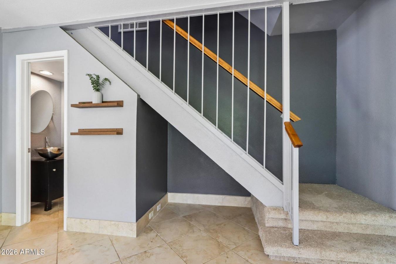 Tucked into the heart of the Ahwatukee Foothills, this charming end-un – image 15