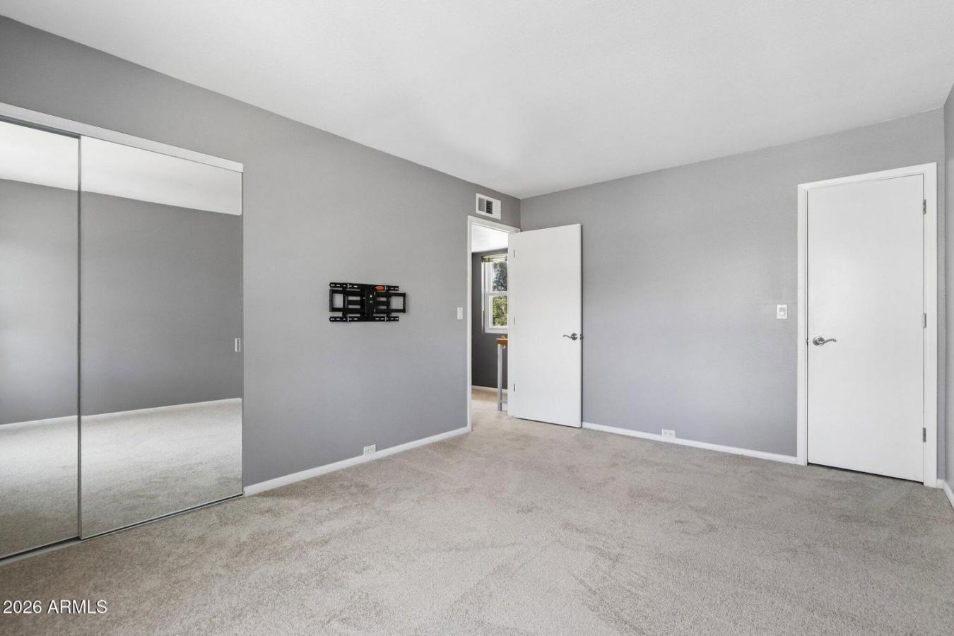 Tucked into the heart of the Ahwatukee Foothills, this charming end-un – image 17