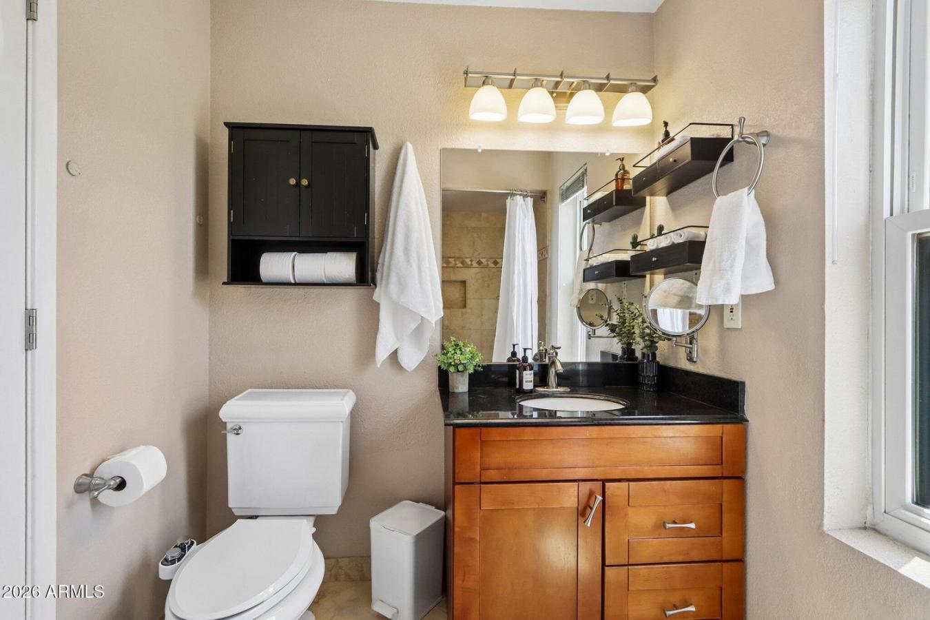 Tucked into the heart of the Ahwatukee Foothills, this charming end-un – image 19