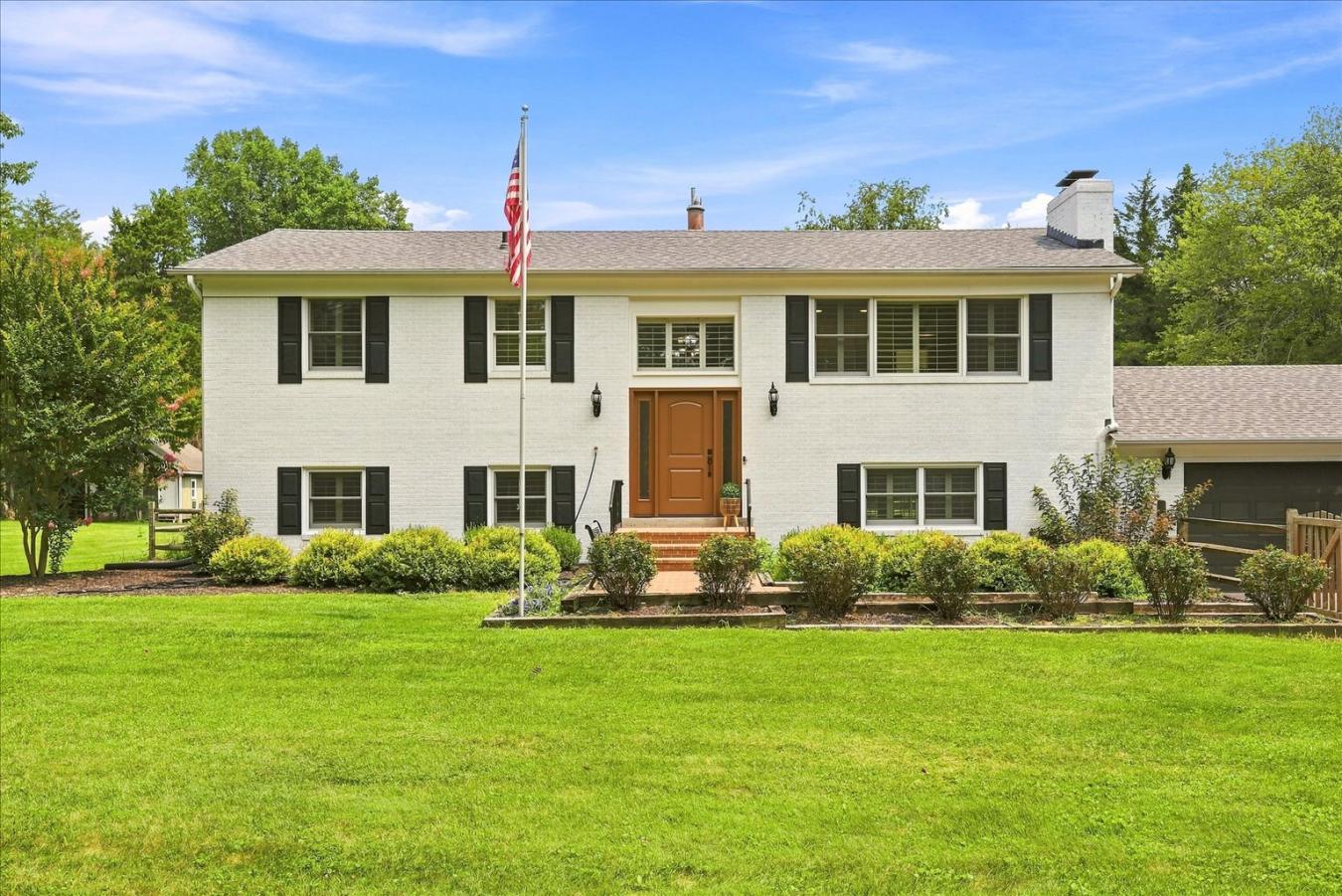 12194 Henderson Road, Clifton, Fairfax, 20124, United States, 4 Bedrooms Bedrooms, ,3 BathroomsBathrooms,Residential,For Sale,12194 Henderson Road,VAFX2330174