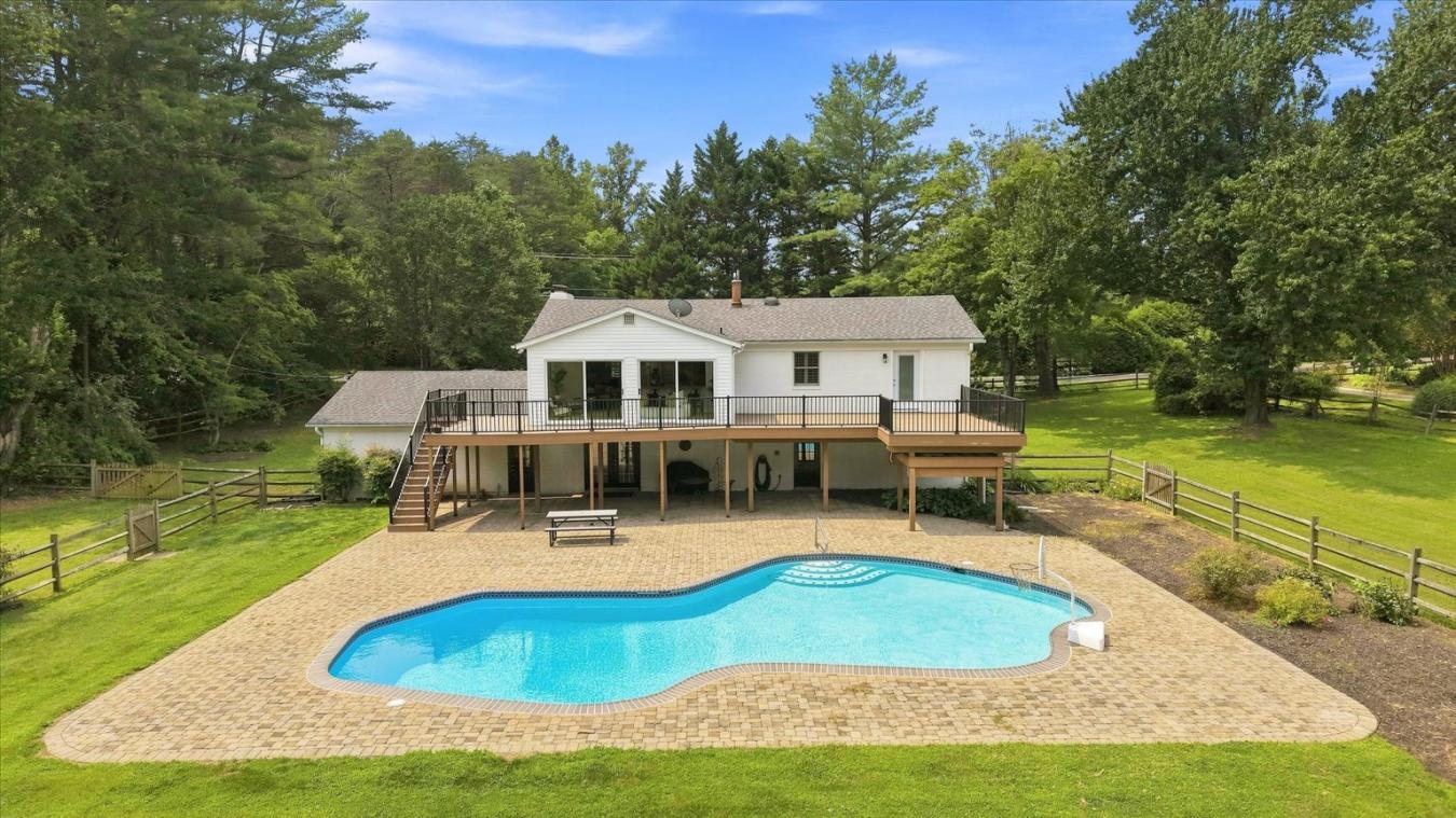 12194 Henderson Road, Clifton, Fairfax, 20124, United States, 4 Bedrooms Bedrooms, ,3 BathroomsBathrooms,Residential,For Sale,12194 Henderson Road,VAFX2330174