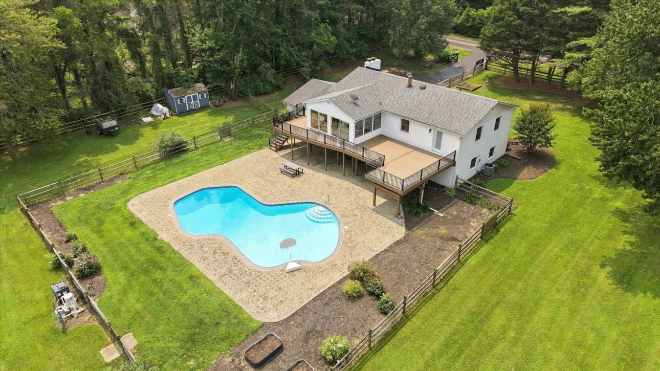 12194 Henderson Road, Clifton, Fairfax, 20124, United States, 4 Bedrooms Bedrooms, ,3 BathroomsBathrooms,Residential,For Sale,12194 Henderson Road,VAFX2330174