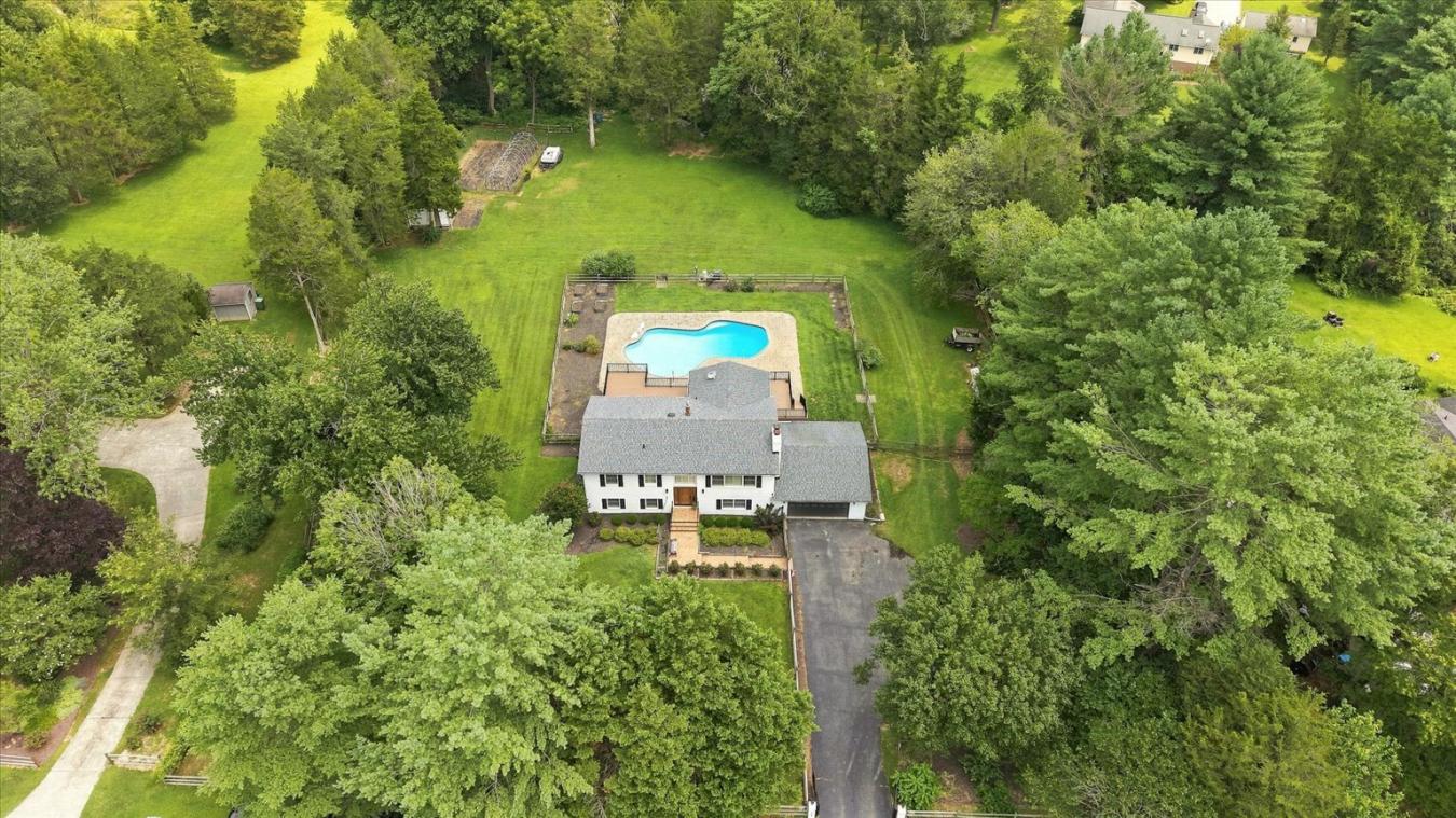 12194 Henderson Road, Clifton, Fairfax, 20124, United States, 4 Bedrooms Bedrooms, ,3 BathroomsBathrooms,Residential,For Sale,12194 Henderson Road,VAFX2330174