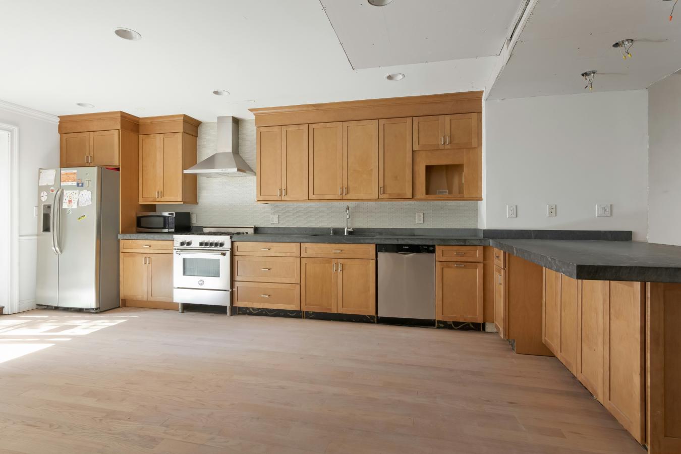 2007 FIFTH AVENUE, South Harlem, NY, 10035, United States, 4 Bedrooms Bedrooms, ,5 BathroomsBathrooms,Residential,For Sale,2007 FIFTH AVENUE,229555