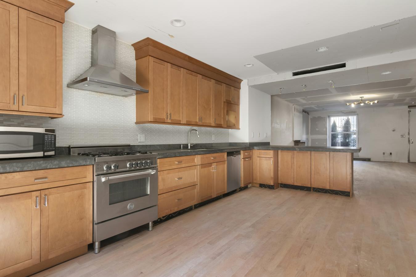2007 FIFTH AVENUE, South Harlem, NY, 10035, United States, 4 Bedrooms Bedrooms, ,5 BathroomsBathrooms,Residential,For Sale,2007 FIFTH AVENUE,229555