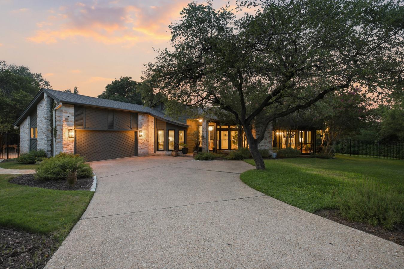 208 Phlox Drive, Lakeway, TX, 78734, United States, 3 Bedrooms Bedrooms, ,2 BathroomsBathrooms,Residential,For Sale,208 Phlox Drive,8513262