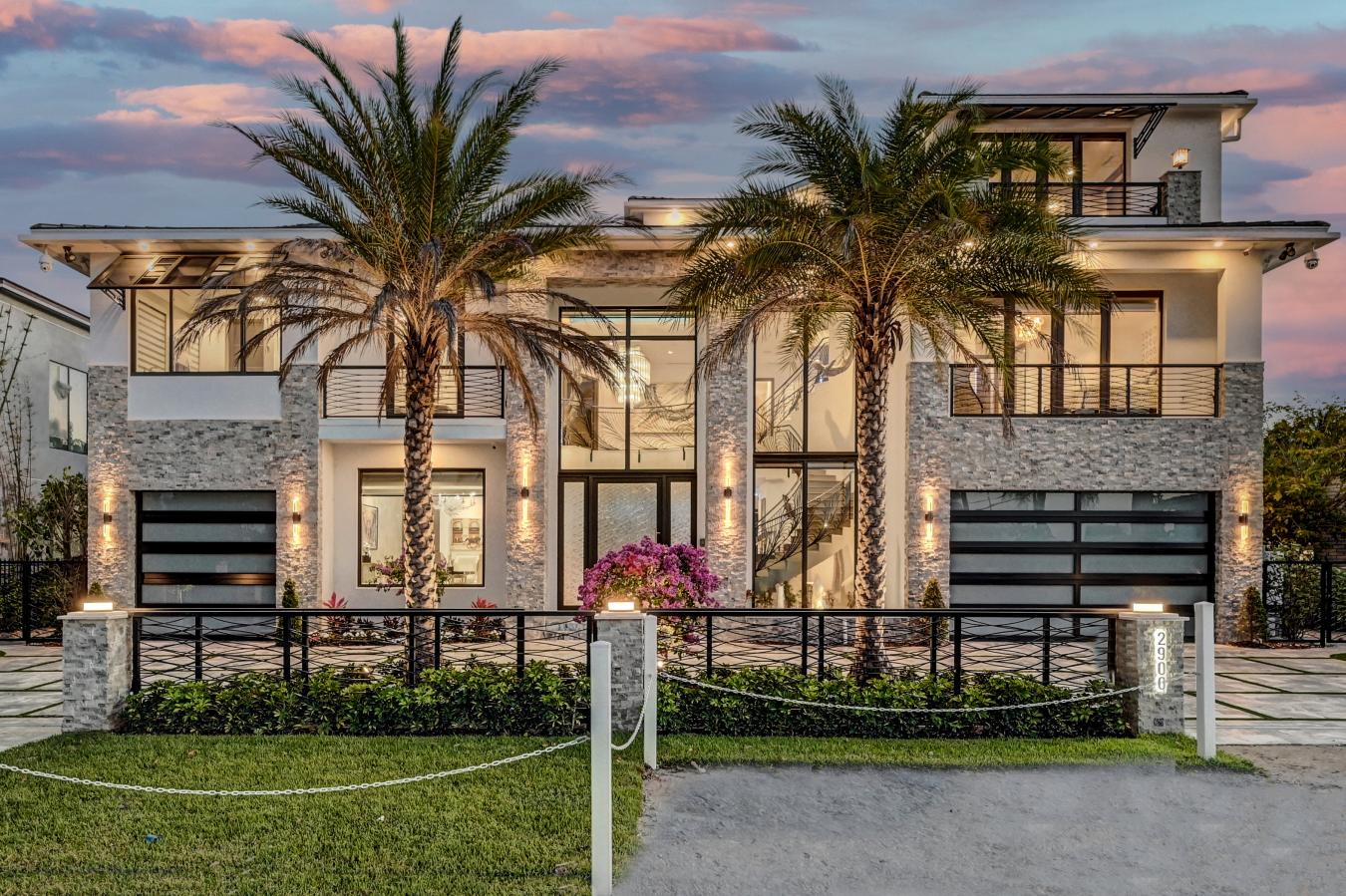 One of the most unique waterfront &amp; locations in all of Boca R – image 1