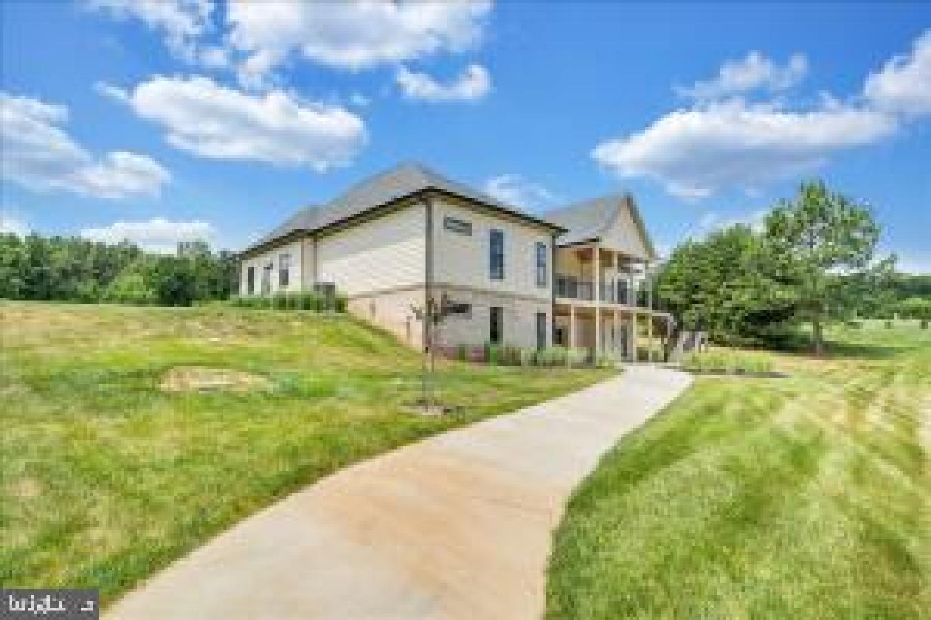 639 Compass Cove, Moneta, FRANKLIN, 24121, United States, 5 Bedrooms Bedrooms, ,4 BathroomsBathrooms,Residential,For Sale,639 Compass Cove,922905