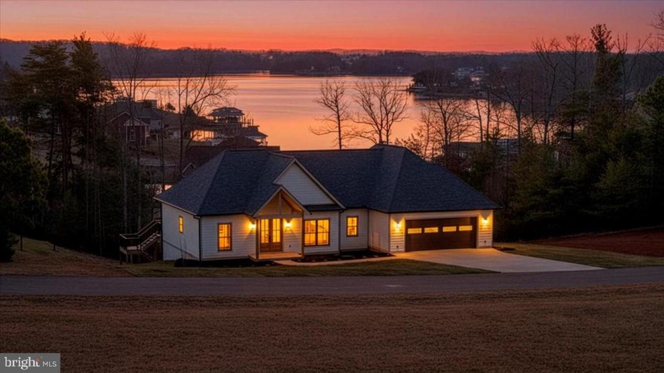 639 Compass Cove, Moneta, FRANKLIN, 24121, United States, 5 Bedrooms Bedrooms, ,4 BathroomsBathrooms,Residential,For Sale,639 Compass Cove,922905
