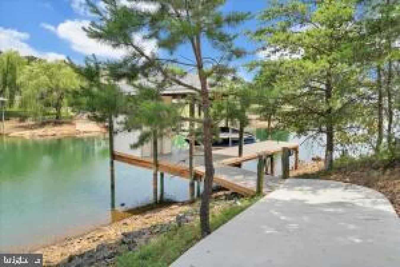 639 Compass Cove, Moneta, FRANKLIN, 24121, United States, 5 Bedrooms Bedrooms, ,4 BathroomsBathrooms,Residential,For Sale,639 Compass Cove,922905