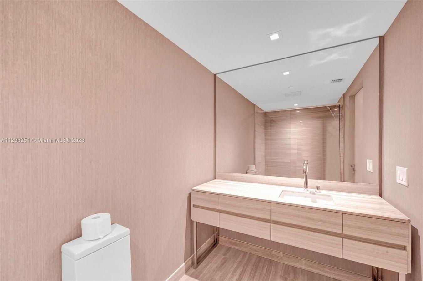 18975 COLLINS AVENUE, SUNNY ISLES BEACH, FL, 33160, United States, ,1 BathroomBathrooms,Residential,For Sale,18975 COLLINS AVENUE,1202350