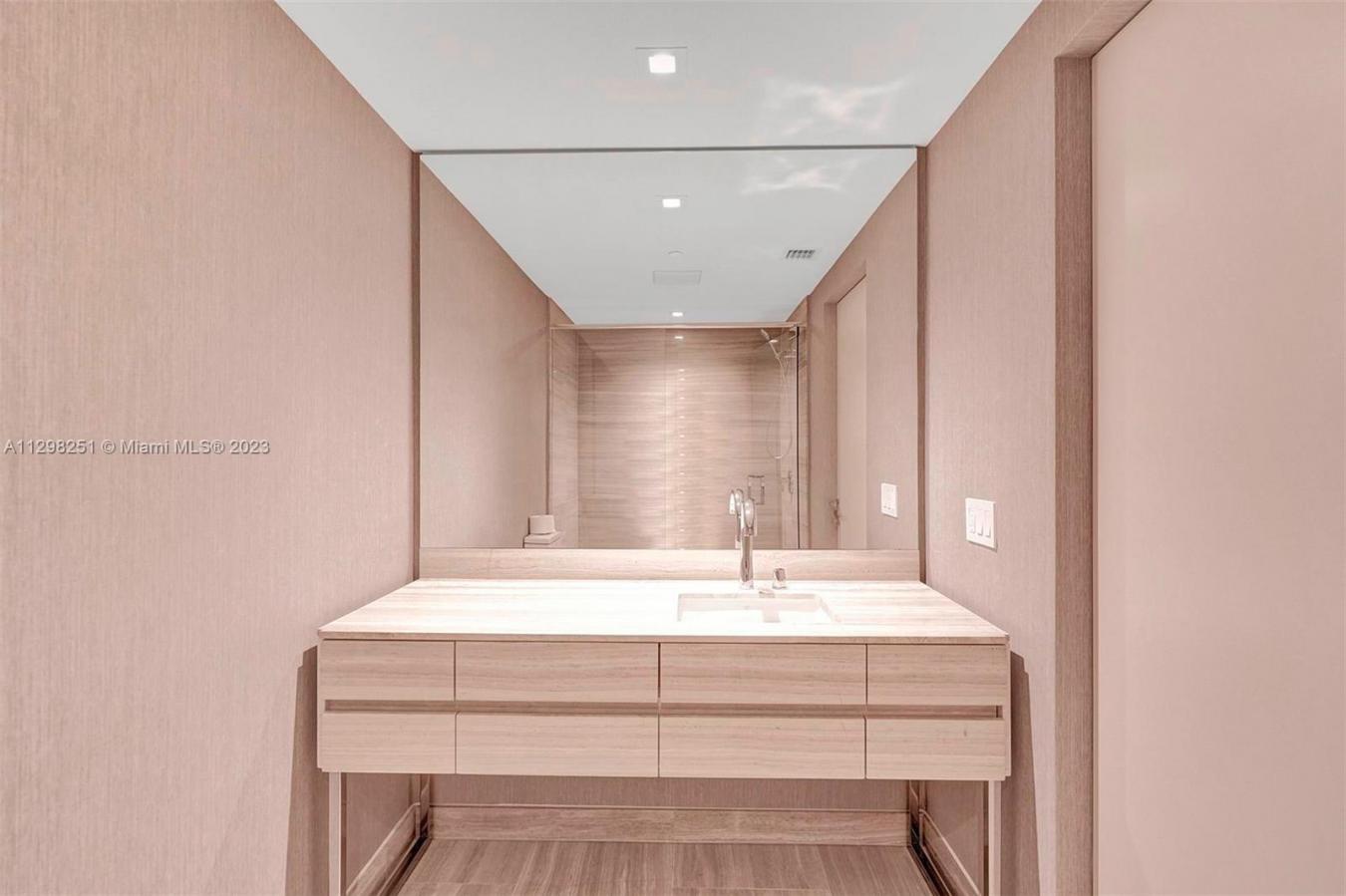 18975 COLLINS AVENUE, SUNNY ISLES BEACH, FL, 33160, United States, ,1 BathroomBathrooms,Residential,For Sale,18975 COLLINS AVENUE,1202350