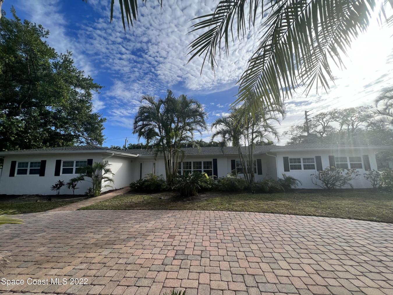 Spacious Melbourne Beach home for lease. This lovely property offers j – image 2
