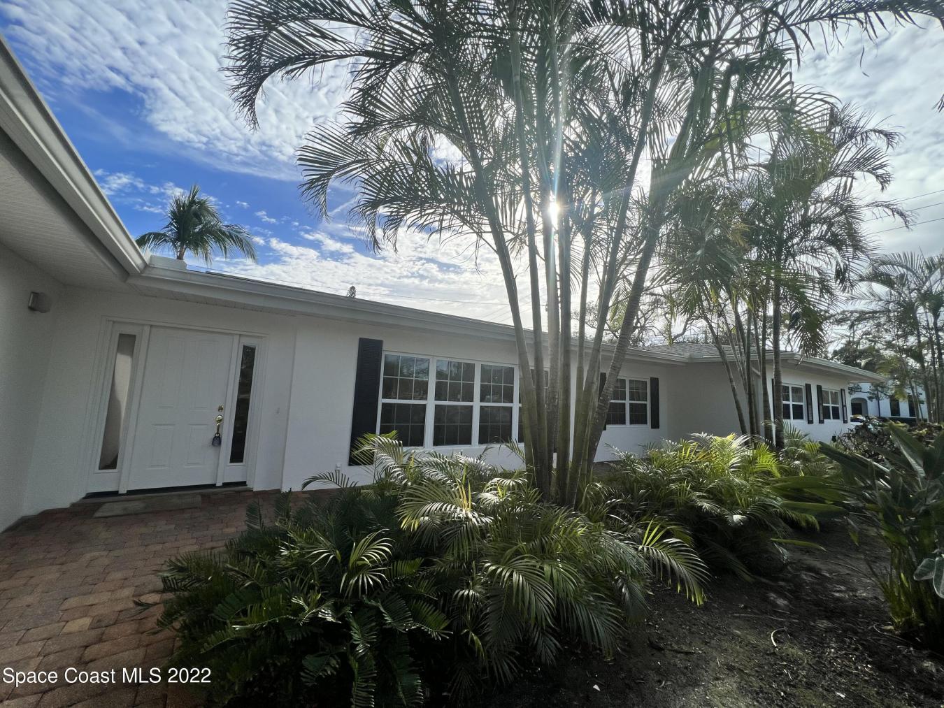 Spacious Melbourne Beach home for lease. This lovely property offers j – image 4