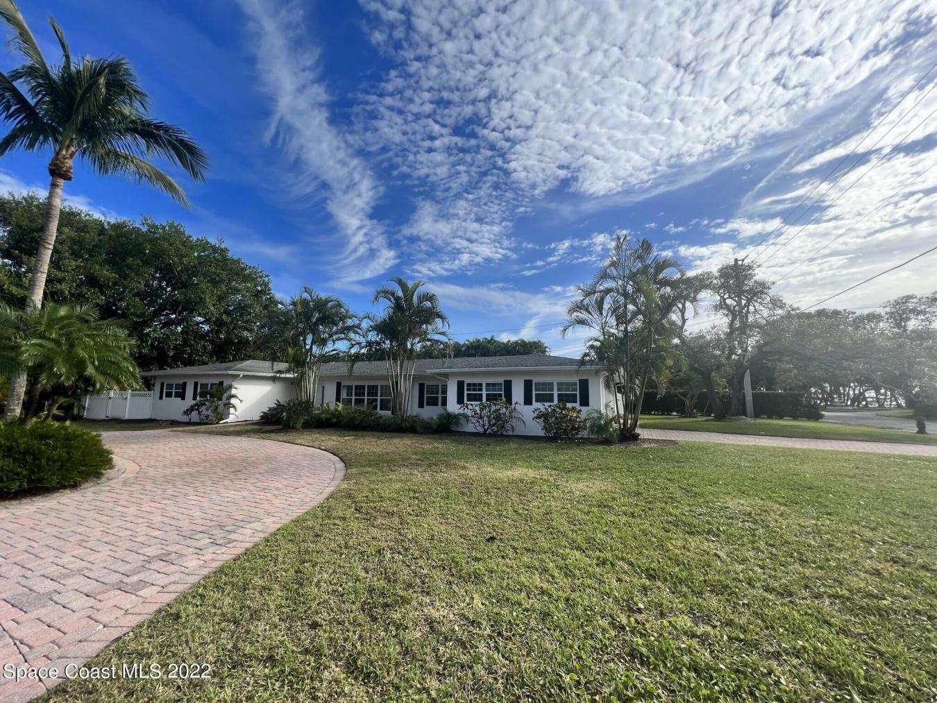 Spacious Melbourne Beach home for lease. This lovely property offers j – image 5