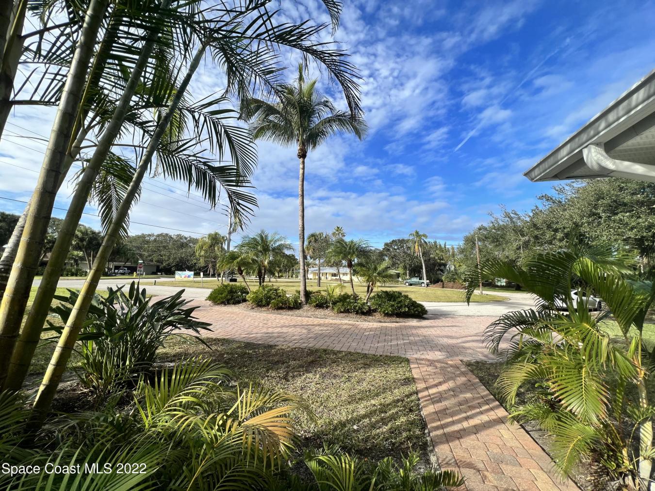 Spacious Melbourne Beach home for lease. This lovely property offers j – image 6