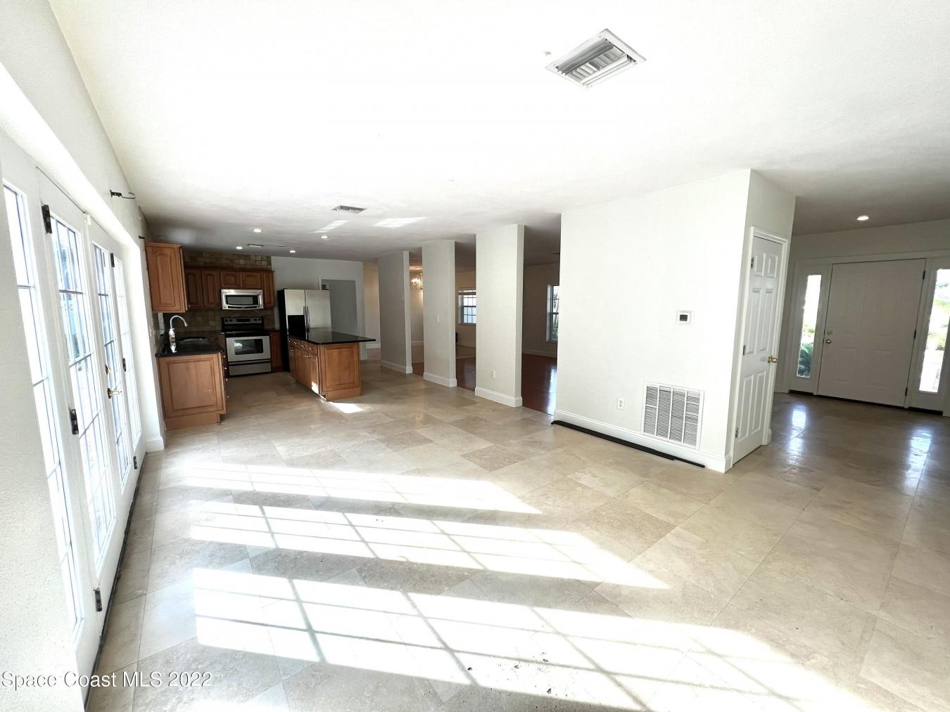 Spacious Melbourne Beach home for lease. This lovely property offers j – image 7