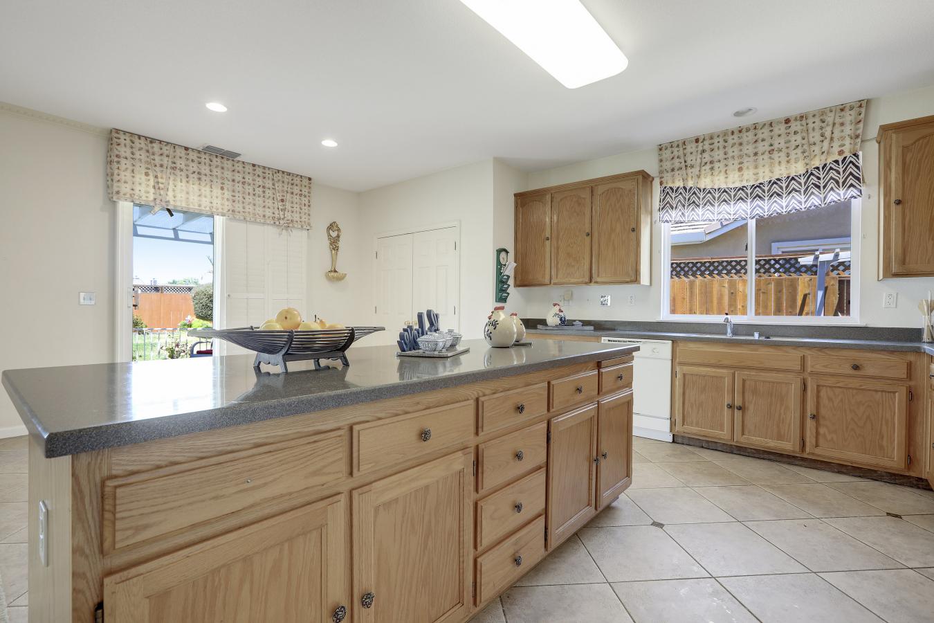 556 Ruby Drive, Vacaville, CA, 95687, United States, 5 Bedrooms Bedrooms, ,3 BathroomsBathrooms,Residential,For Sale,556 Ruby Drive,1226291