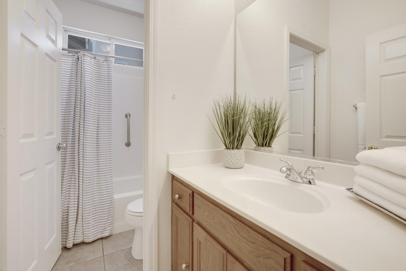 556 Ruby Drive, Vacaville, CA, 95687, United States, 5 Bedrooms Bedrooms, ,3 BathroomsBathrooms,Residential,For Sale,556 Ruby Drive,1226291