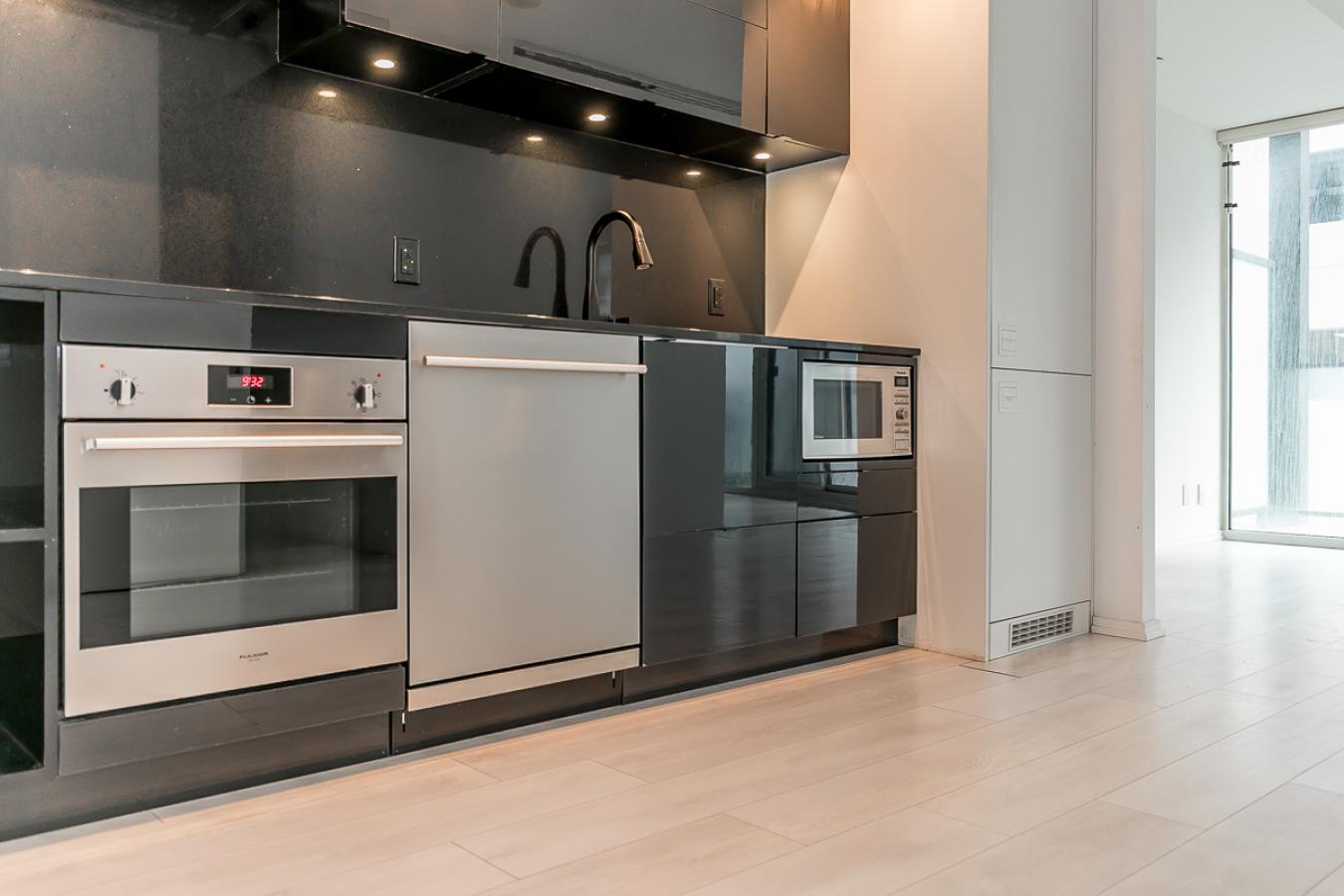 125 Peter Street, Toronto, ON, M5V 2G9, Canada, 1 Bedroom Bedrooms, ,1 BathroomBathrooms,Residential,For Sale,125 Peter Street,1230350